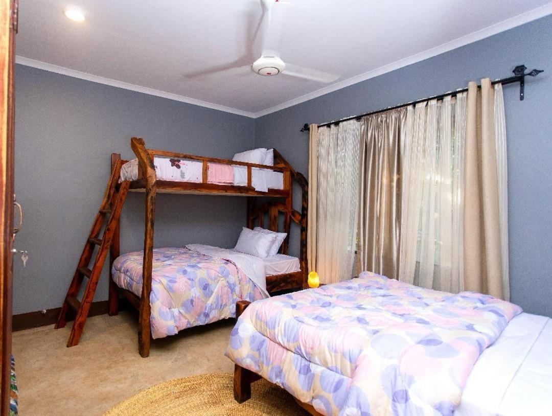 Moshi Urban Hostel And Backpackers Luaran gambar