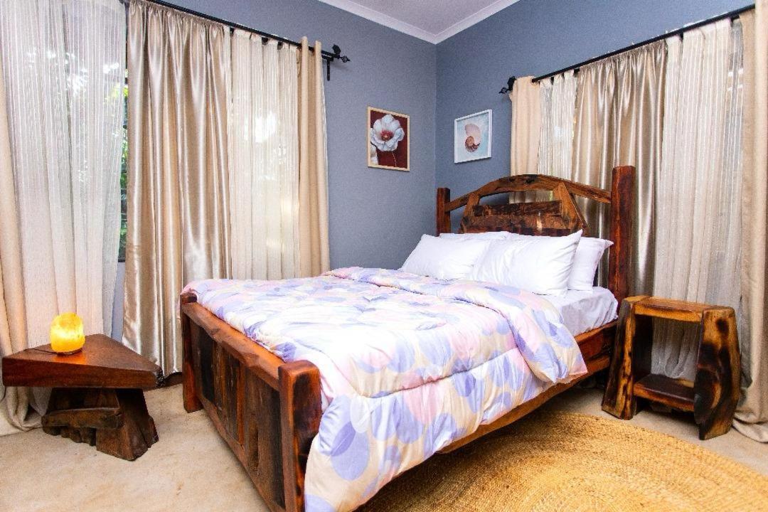 Moshi Urban Hostel And Backpackers Luaran gambar